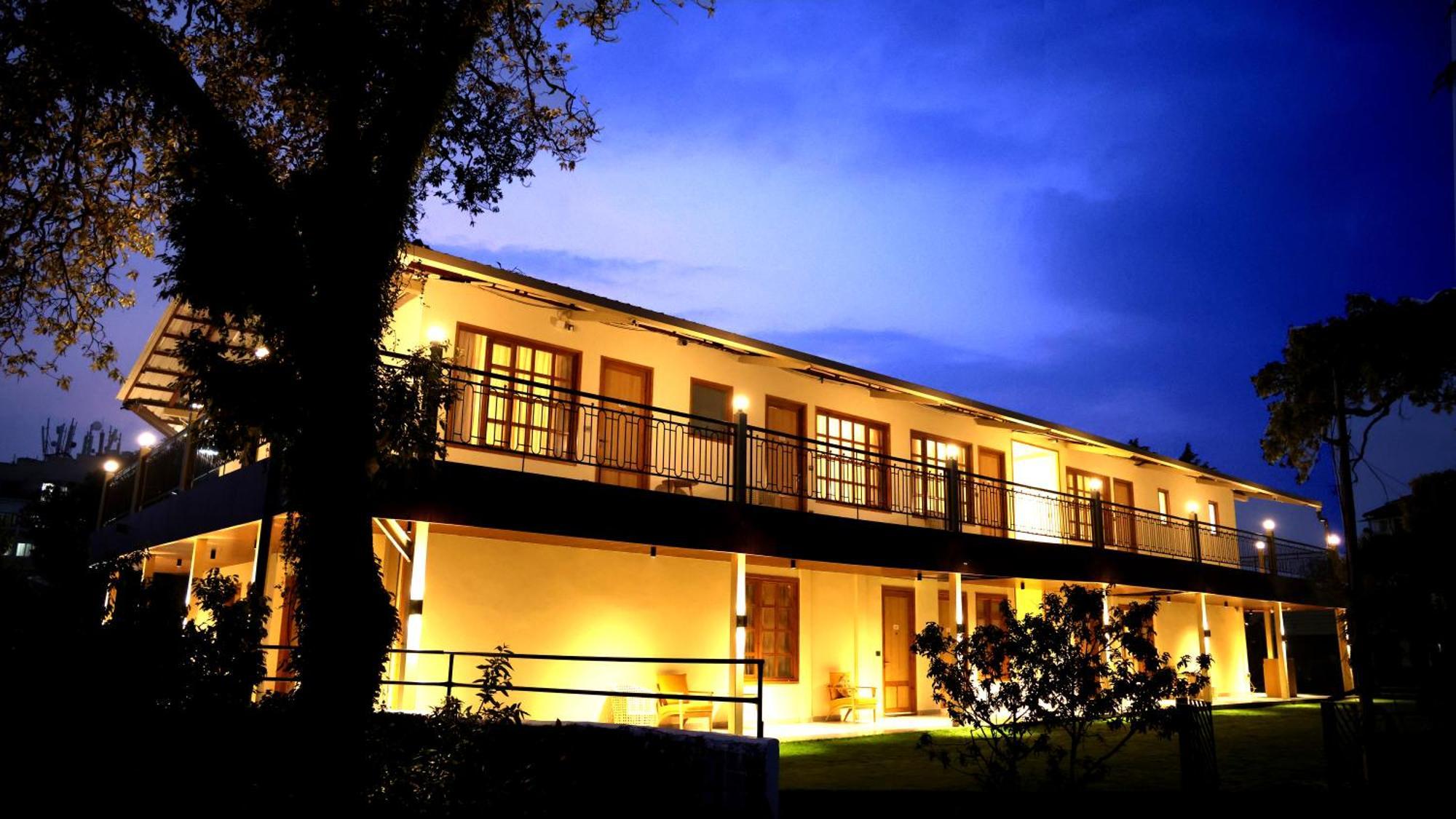 Sandoz Minerva - A Boutique Resort Масурі Екстер'єр фото