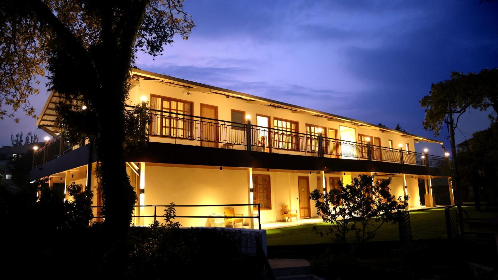 Sandoz Minerva - A Boutique Resort Масурі Екстер'єр фото